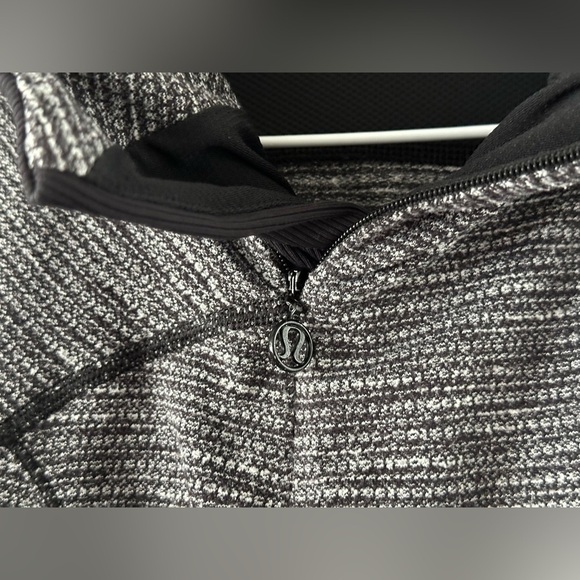 Lululemon: Women’s 1/4 Zip-Up Long Sleeve Top- Size 6 - Picture 5 of 10